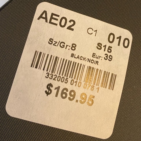 Black strappy heels. Brand new. Size 8. Le Chateau - Picture 8 of 8